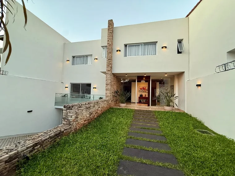Residencia en venta en el barrio Mburucuyá